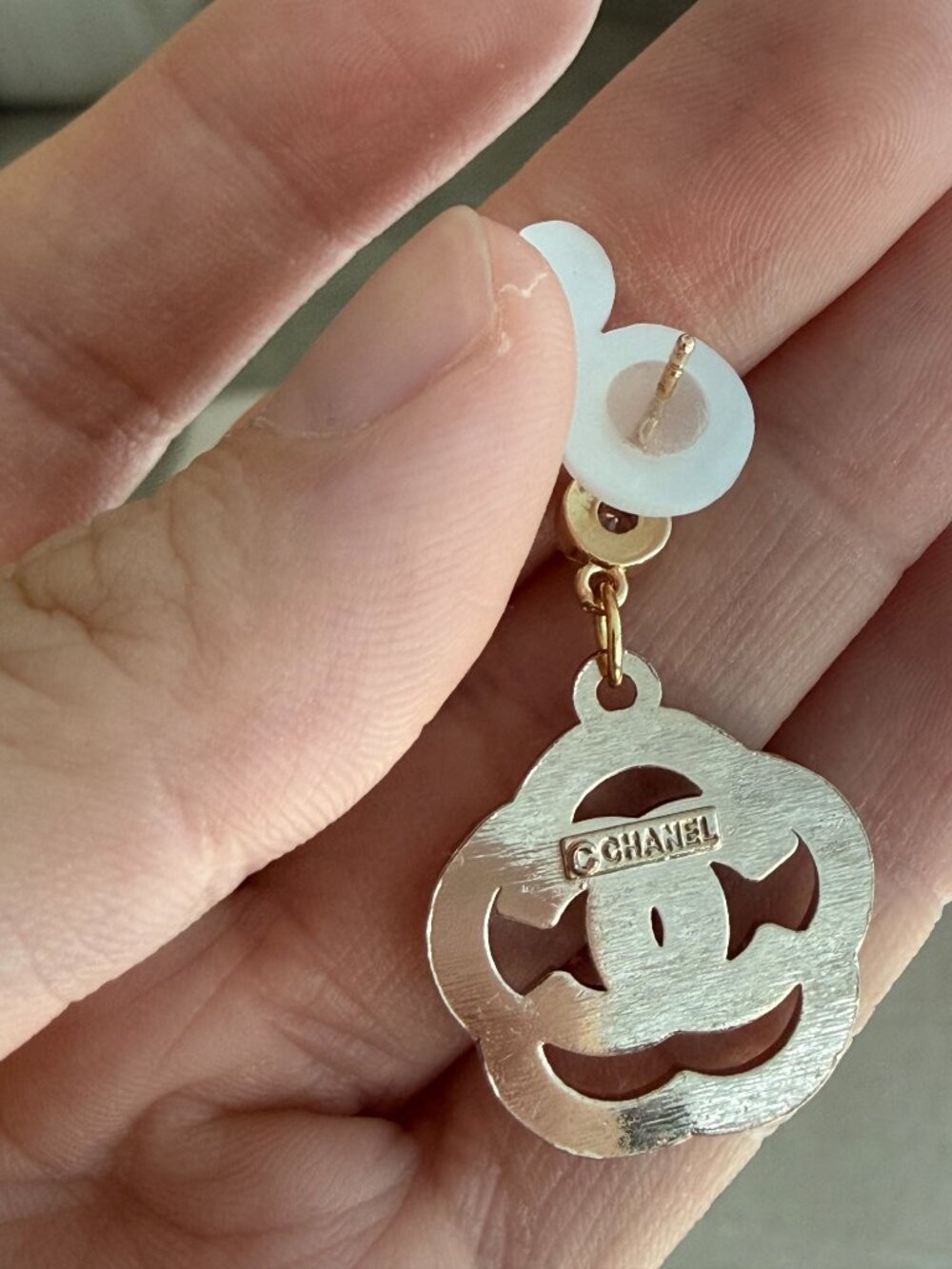 Channel Earring - single - Picture 6 of 6
